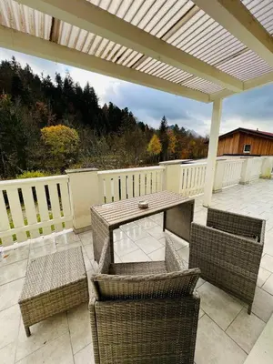 Ein Balkon oder eine Terrasse in der Unterkunft Tanjas gemütliches Haus am Mondsee