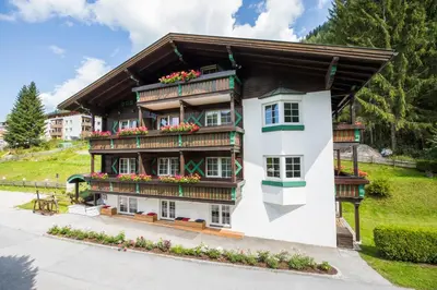 Das Gebäude in dem sich das Bed & Breakfast befindet