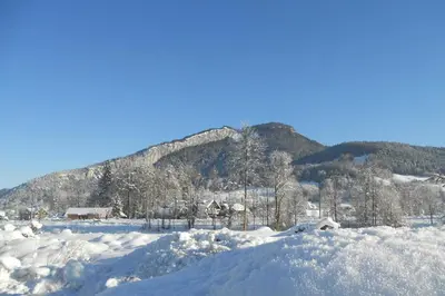 Ein allgemeiner Bergblick oder ein Berglick von der Ferienwohnung aus