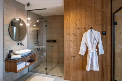 Ein Badezimmer in der Unterkunft Luxus AlmChalets Schladming-Dachstein