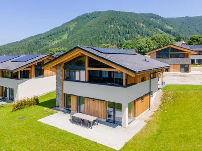 Ein allgemeiner Bergblick oder ein Berglick von des Ferienhauses aus