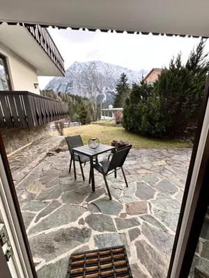 Ein allgemeiner Bergblick oder ein Berglick von der Ferienwohnung aus