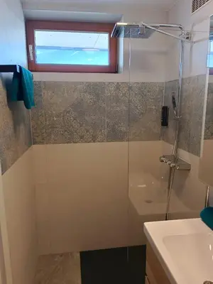 Ein Badezimmer in der Unterkunft 1 Zimmer Appartement nahe Gmunden Top2