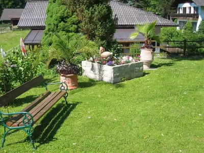 Ein Garten an der Unterkunft Ferienwohnungen Haus Elisabeth