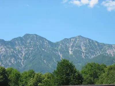 Ein allgemeiner Bergblick oder ein Berglick von der Ferienwohnung aus