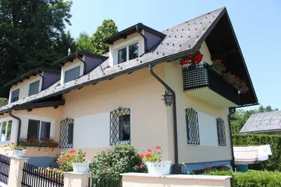 Das Gebäude in dem sich die Ferienwohnung befindet