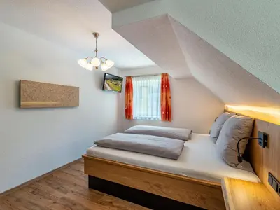 Ein Bett oder Betten in einem Zimmer der Unterkunft Apartment Karlspitz by Interhome