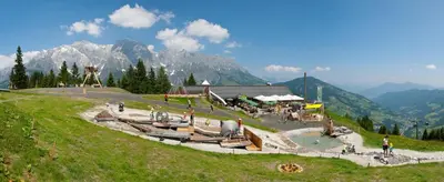 Ein allgemeiner Bergblick oder ein Berglick von der Ferienwohnung aus