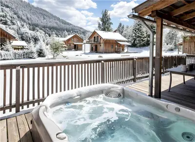 Ein allgemeiner Bergblick oder ein Berglick von des Chalets aus