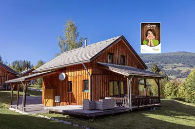 Ein allgemeiner Bergblick oder ein Berglick von des Chalets aus