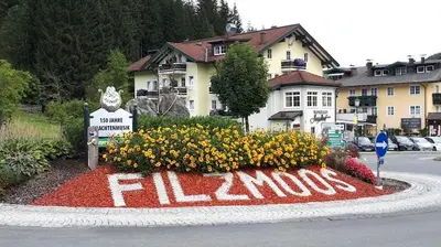 Ein Garten an der Unterkunft Hotel Bergglück