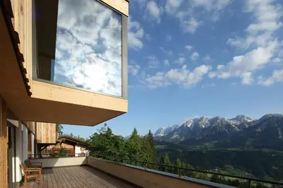 Ein allgemeiner Bergblick oder ein Berglick von des Chalets aus