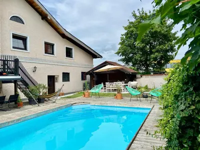 Der Swimmingpool an oder in der Nähe von Bäckerhaus - Wohnung mit Pool und Garten