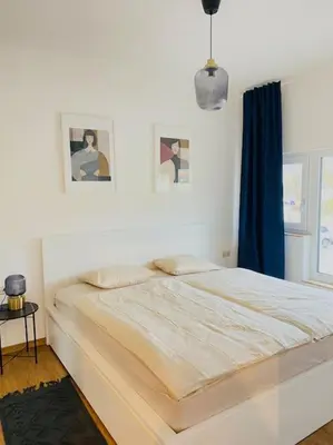 Ein Bett oder Betten in einem Zimmer der Unterkunft Zentrale Wohnung mit Blick auf Burg Altpernstein