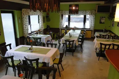 Ein Restaurant oder anderes Speiselokal in der Unterkunft Gasthof Papillon