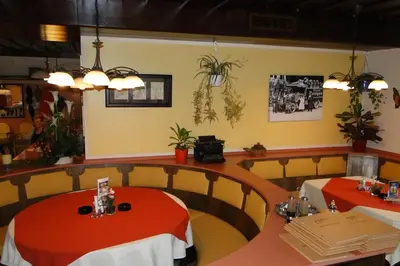 Ein Restaurant oder anderes Speiselokal in der Unterkunft Gasthof Papillon