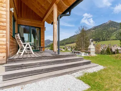 Ein allgemeiner Bergblick oder ein Berglick von des Chalets aus