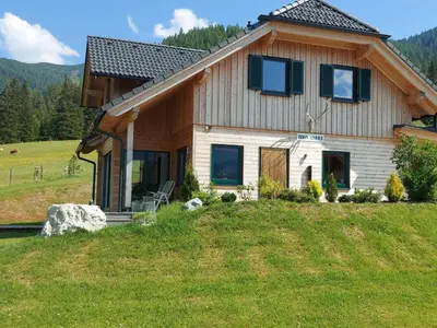 Ein allgemeiner Bergblick oder ein Berglick von des Chalets aus