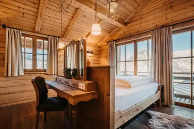 Ein Bett oder Betten in einem Zimmer der Unterkunft Chaletdorf BERGHERZ