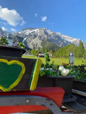 Ein allgemeiner Bergblick oder ein Berglick von der Pension aus