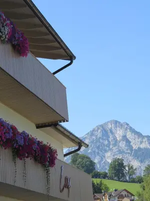 Ein allgemeiner Bergblick oder ein Berglick von des Hotels aus