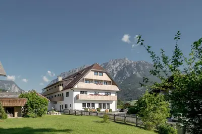 Ein allgemeiner Bergblick oder ein Berglick von des Hotels aus