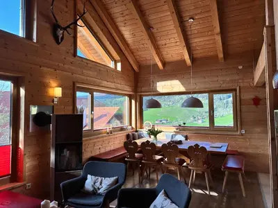 Ein Sitzbereich in der Unterkunft Chalet Bischofsmütze - Direkt an der Skipiste im Skigebiet Dachstein West