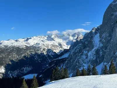 Ein allgemeiner Bergblick oder ein Berglick von des Chalets aus