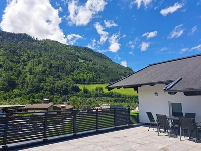Ein allgemeiner Bergblick oder ein Berglick von des Privatzimmers aus