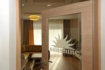 Ein Zertifikat, Auszeichnung, Logo oder anderes Dokument, das in der Unterkunft Sunshine Apartments - Great Mountain View ausgestellt ist