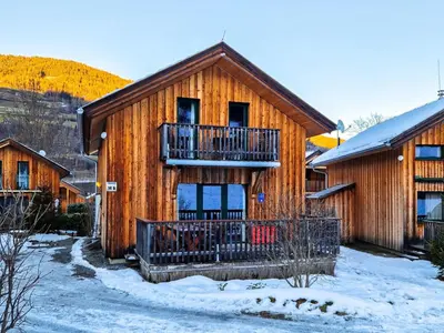 Ein allgemeiner Bergblick oder ein Berglick von des Chalets aus
