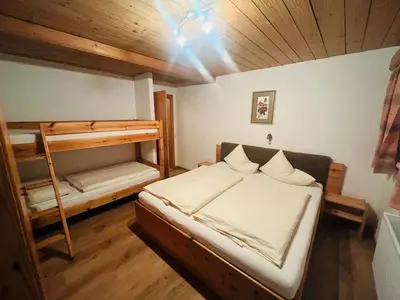 Ein Bett oder Betten in einem Zimmer der Unterkunft Arlerhof