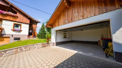 Das Gebäude in dem sich die Ferienwohnung befindet