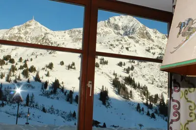 Ein allgemeiner Bergblick oder ein Berglick von des Hotels aus