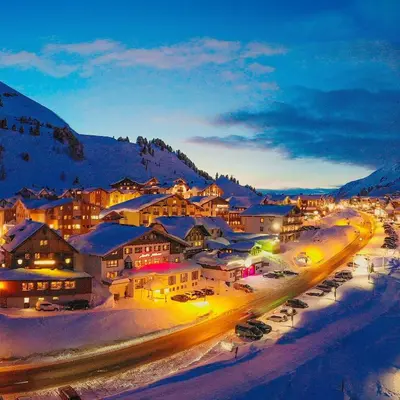 Ein allgemeiner Bergblick oder ein Berglick von des Hotels aus