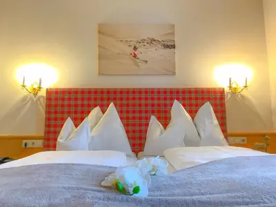 Ein Bett oder Betten in einem Zimmer der Unterkunft Andi's Skihotel