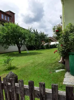 Ein Garten an der Unterkunft Haus Anna & Georg
