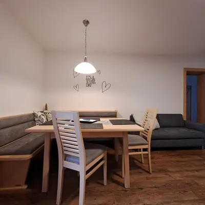 Ein Sitzbereich in der Unterkunft Appartements Rabengut
