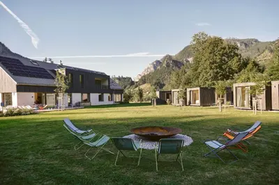 Ein allgemeiner Bergblick oder ein Berglick von des Ferienhauses aus