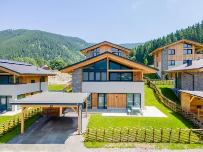 Ein allgemeiner Bergblick oder ein Berglick von des Ferienhauses aus
