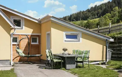 Das Gebäude in dem sich das Ferienhaus befindet