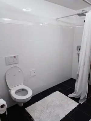 Ein Badezimmer in der Unterkunft FeApp Souterrain Pennen & Parken
