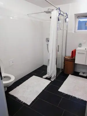 Ein Badezimmer in der Unterkunft FeApp Souterrain Pennen & Parken