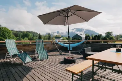 Ein allgemeiner Bergblick oder ein Berglick von der Ferienwohnung aus