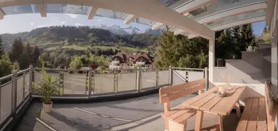 Ein allgemeiner Bergblick oder ein Berglick von der Ferienwohnung aus
