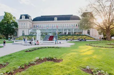 Ein Garten an der Unterkunft Jubiläum Apartment