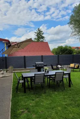 Ein Garten an der Unterkunft Noor Lux Apartments