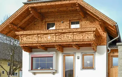Das Gebäude in dem sich das Ferienhaus befindet