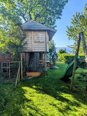 Ein Garten an der Unterkunft Seehaus Miglbauer
