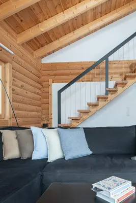 Ein Sitzbereich in der Unterkunft Hütte am Wald